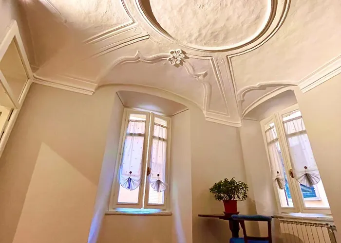 아파트 Casa Gambusso Historical House Magnificent View 베르바니아